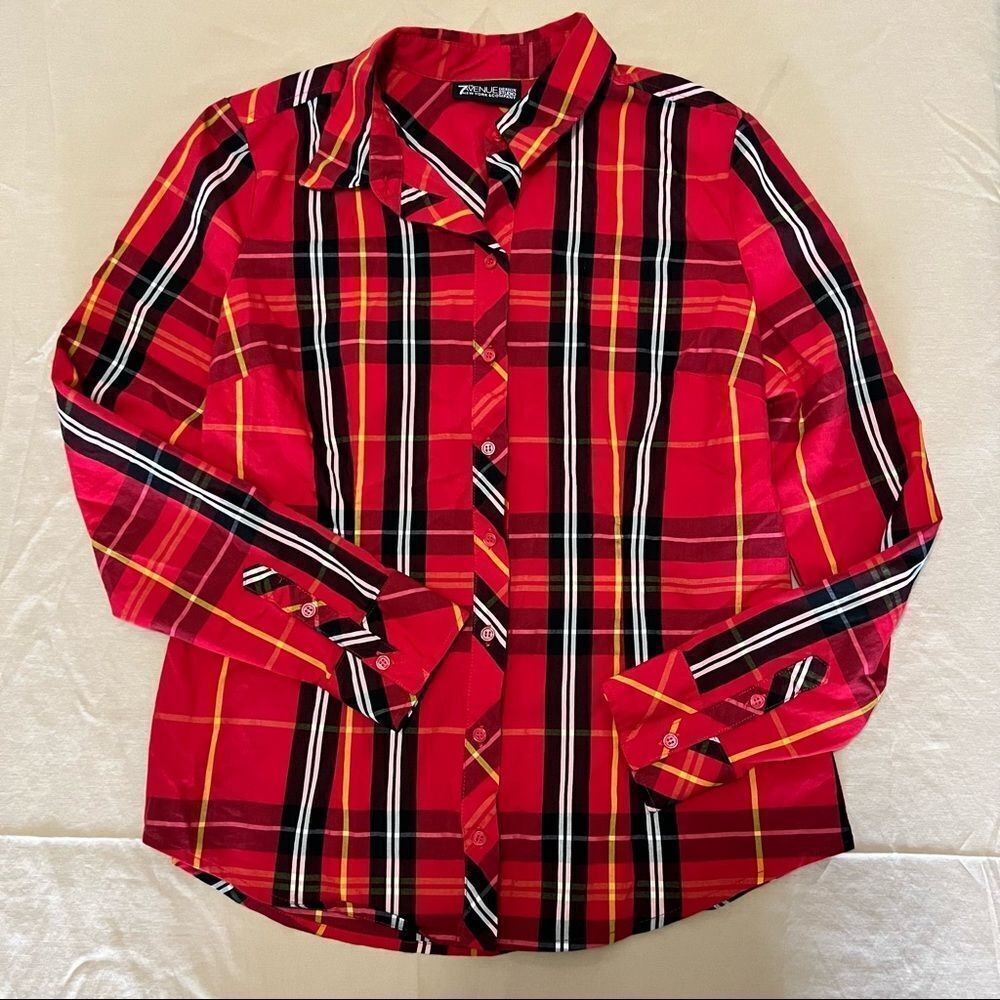 7th avenue button up shirt in a size small.